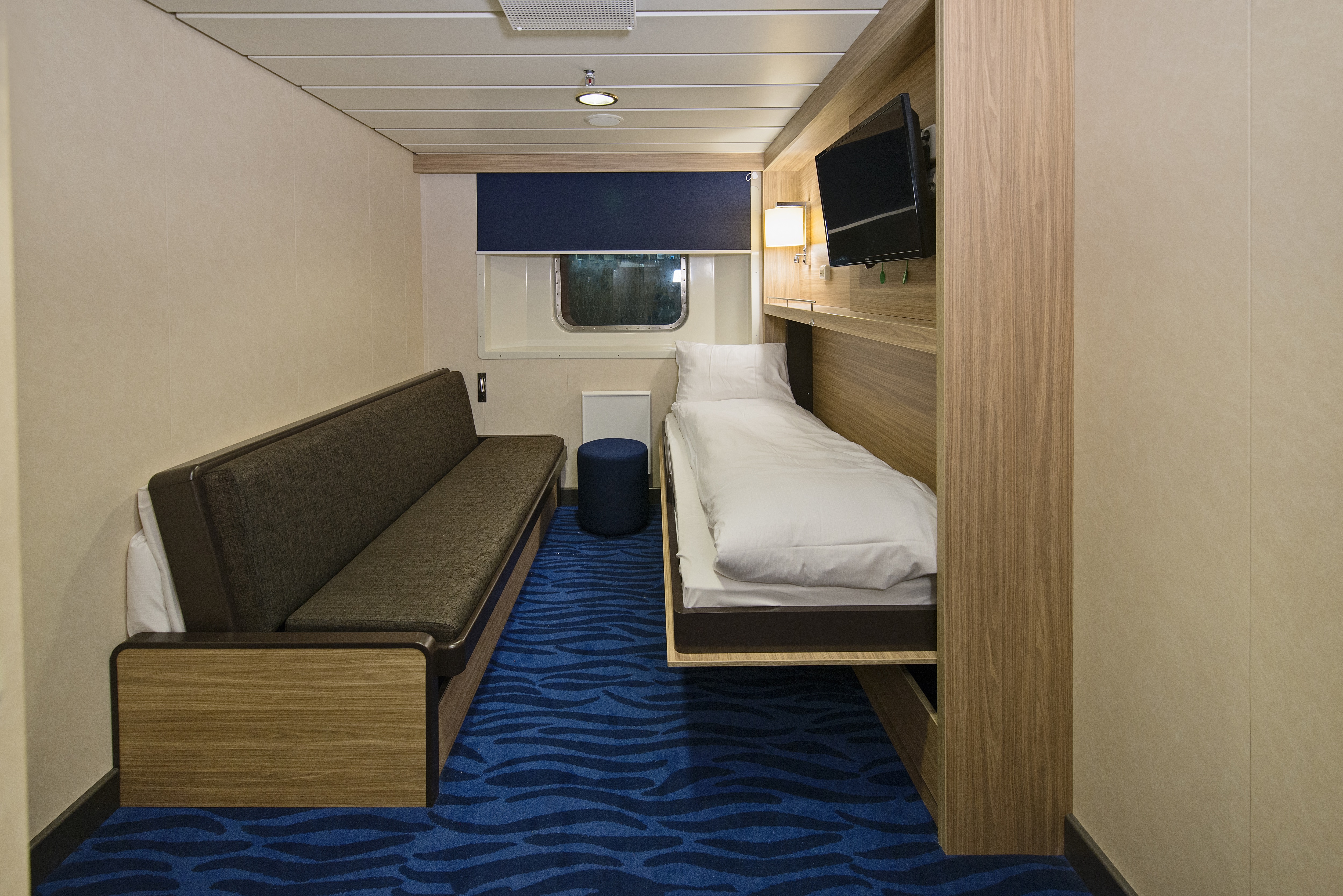 Polar Outside | Twin on lower deck with porthole